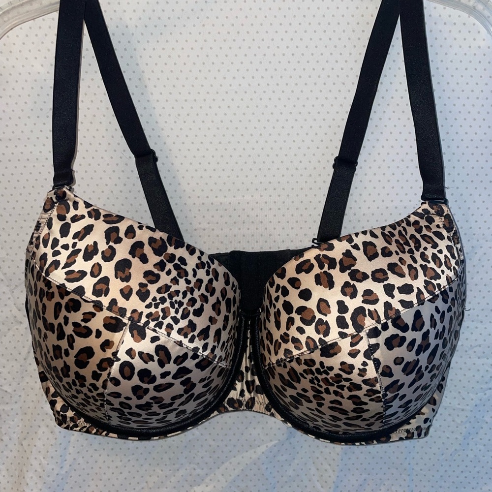 42DDD Cacique Leopard print bra